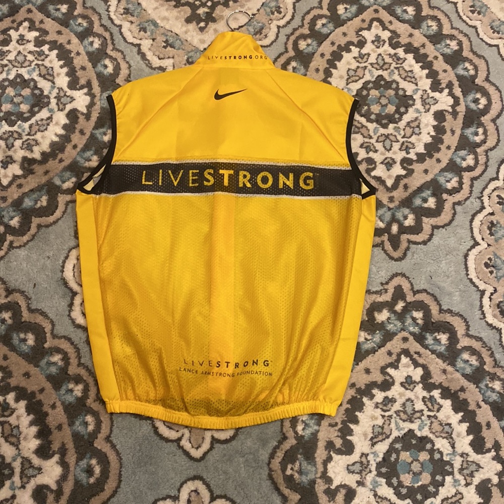 Live strong Nikes fast dry Nike biking vest. Yellow black adult small - Picture 2 of 5